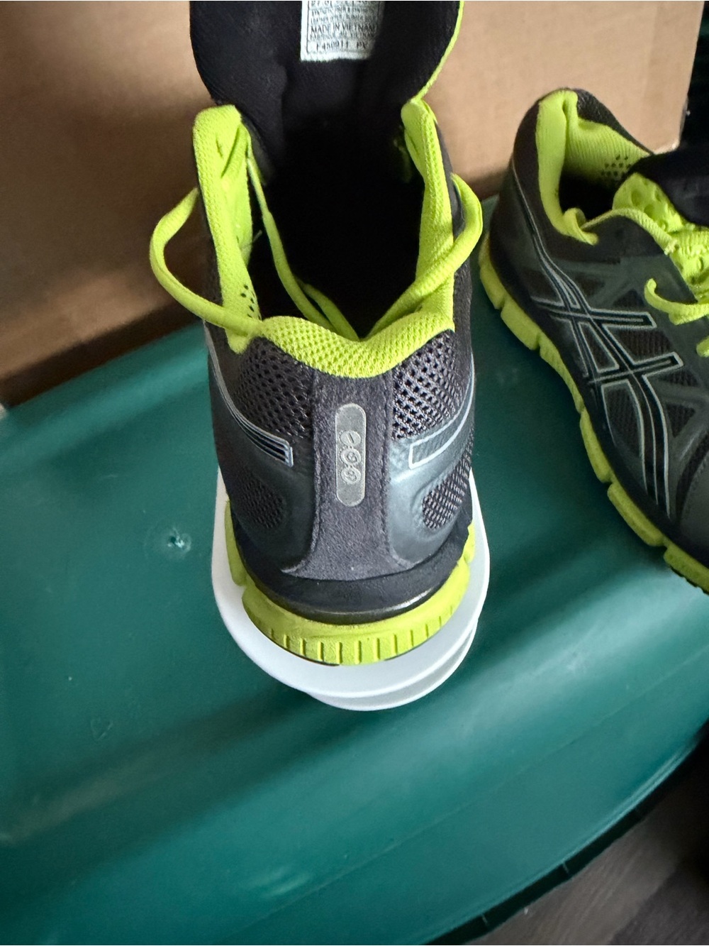 Asics Men's 9.5 Grey & Neon Yellow Gel-Running Sneakers T222N - Picture 4 of 7